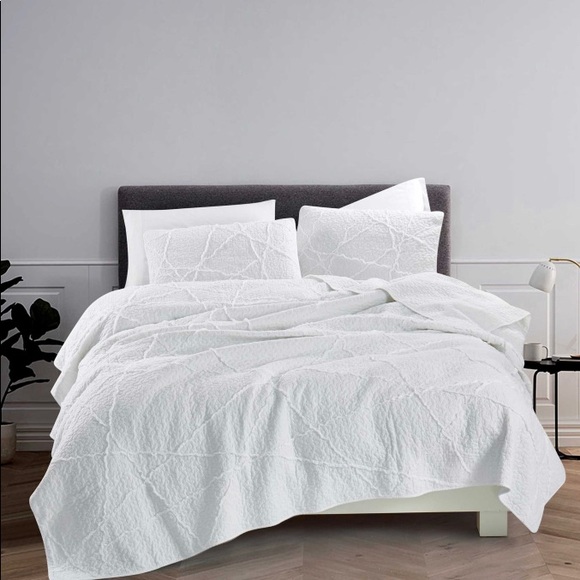 Ruffled Quilt Set - Picture 2 of 6